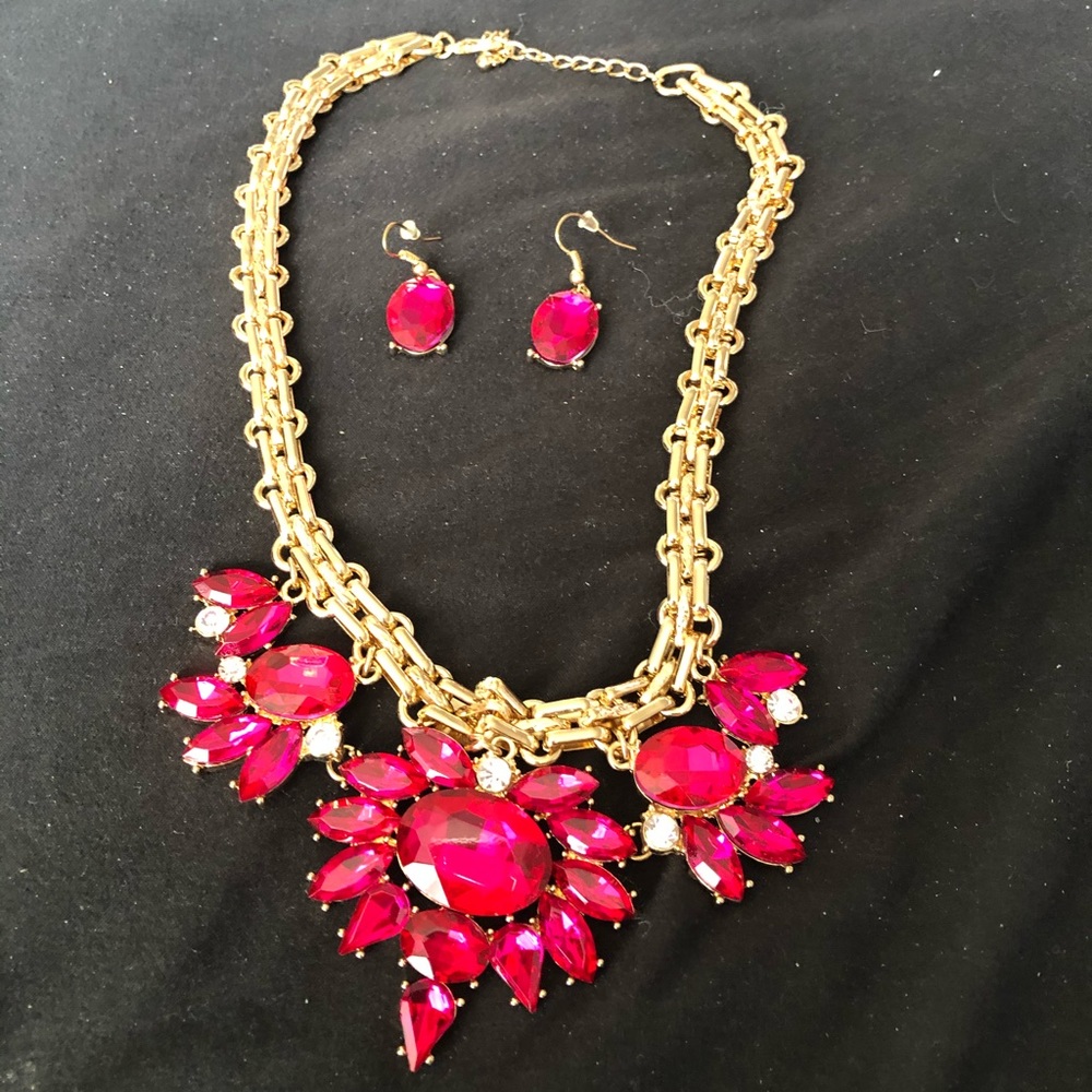 Bold necklace